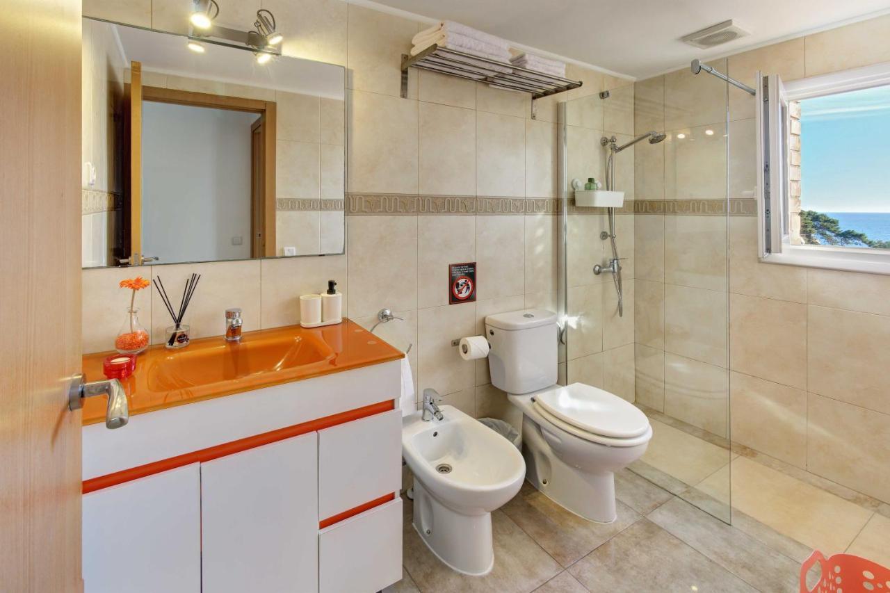Apartament Pau Casals, 2 Min Walk From The Sea & Sea View リョレート・デ・マル エクステリア 写真